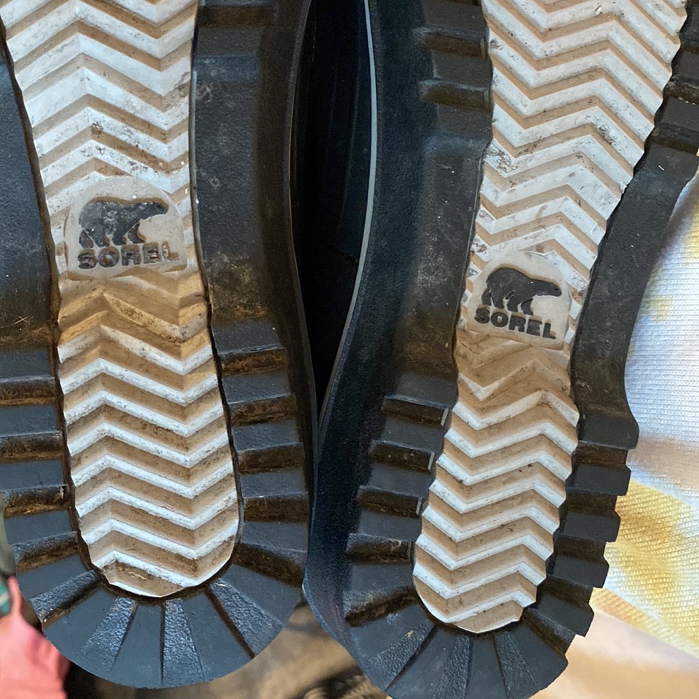 Sorel Houndstooth Gorgeous Boots - Picture 2 of 4
